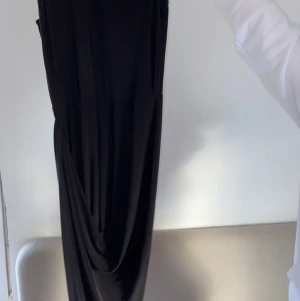 Klänning - Klänning med slits.