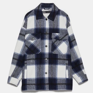 slutsåld zara jacka - Slutsåld jacka från zara. Köpt i våras och är i bra skick. Storlek S. 