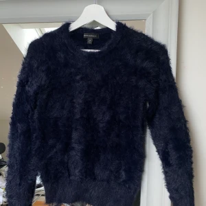 Banana Republic XS - Säljer denna superfina fluffiga Banana Republic tröja, köpt för ca 1400, säljer för 250❤️ superfint material, passar även mig som har S perfekt! Kan bjuda på frakten vid smidig affär