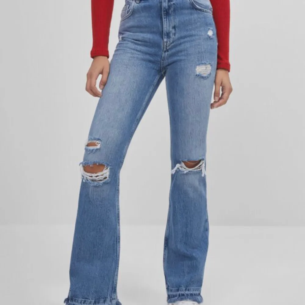 Jättefina jeans som tyvär är för små för mig. De är iallafall helt nya från Bershka, endast testade. Tar 50kr för frakt.. Jeans & Byxor.