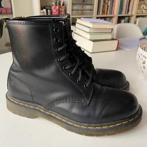 Så gott som oanvända dr martens, frakt tillkommer!