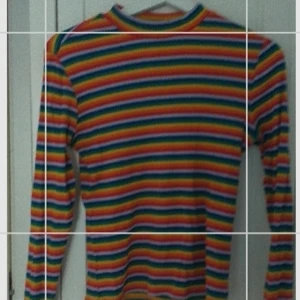 Pride tröja  - Så fin tröja som jag verkligen älskar men tyvärr kommer den inte till användning.. Jättefint skick och super nu till hösten❤