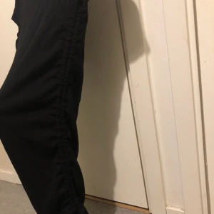 Klänning - Klänning som man kan dra åt på sidan använd två gånger