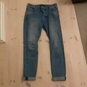 Blåa jeans säljes bra skick. 32/34 storlek. Kontakta vid frågor!