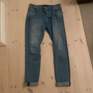 Jeans blå - Blåa jeans säljes bra skick. 32/34 storlek. Kontakta vid frågor!