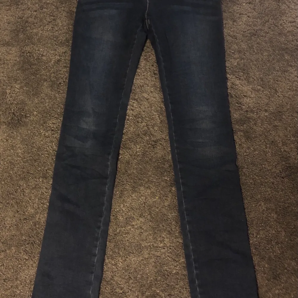 Armani junior jeans, skick 9/10 Strl: 172cm (15år) Nypris: 1000kr. Jeans & Byxor.