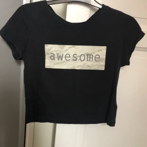 Fin T-shirt - Fin T-shirt i storlek XS säljes. Fint skick och skön att ha på sig!