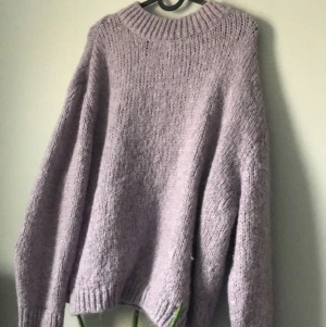 Lila stickad - Jättefin stickad från Zara💜 