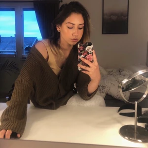 Oversized Kofta - Super mysig stickad kofta från Pull & Bear i storlek S. Använd rätt mycket så den är lite smått nopprig dock inget som syns så mycket som ni kan se på bilderna.