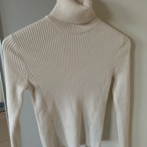 Zara topp - Topp från Zara som inte kommit till användning💞💞 Justerbar krage för eget smak och tycke