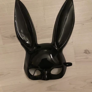 Aldrig använt - Snygg mask nu till halloween, köpt på pretty littel thing men den är slut såld på hemsidan           