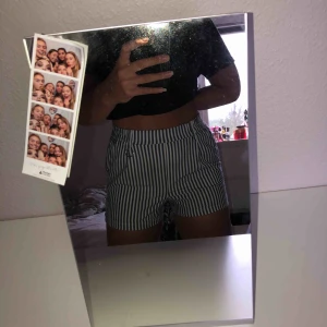  - Shorts från bershka i väldigt bra skick. Skulle passa S lika bra som M. Köpta för 250 tror jag.