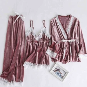  - Rosa Pyjamas set från dennismaglic. Använd en gång. Originalpris: 800kr