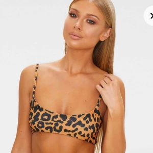  - Helt ny bikini top från pretty little thing, aldrig använt. Säljer på grund av att den är för liten för mig😊 Tveka inte att fråga om du har frågor, kan fraktar mot fraktkostnaden som är 39kr🥰