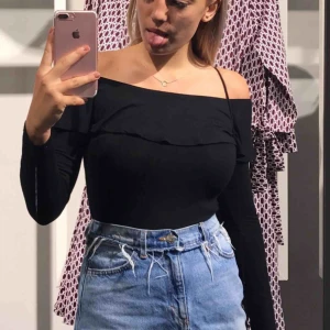  - Offshoulder tröja från ginatricot. Obs: bara den vita kvar!