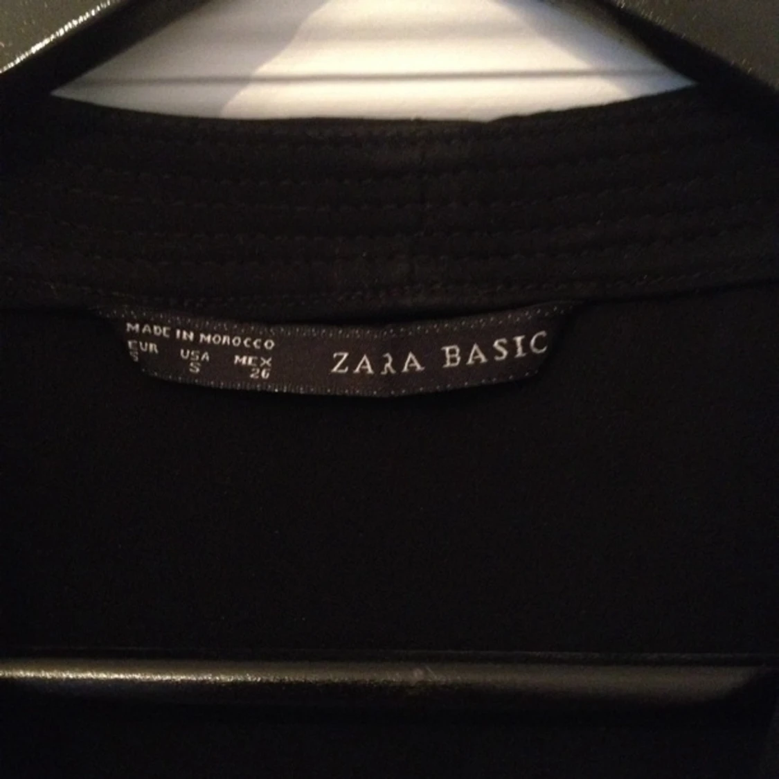 Oanvänd svart klänning från Zara - 1412691038