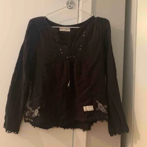  - Blus från Odd Molly. Storlek 0 vilket motsvarar en XS. Nypris ca. 400 kr