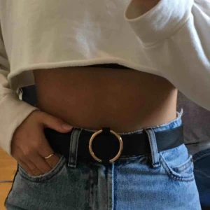  - Suuper fint bälte från Nelly som tyvärr inte kommer till användning. Postar gärna :)