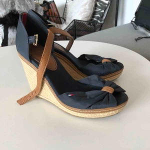  - Skor från Tommy Hilfiger använda en gång Hämtas i Lund eller skickas mot fraktkostnad 