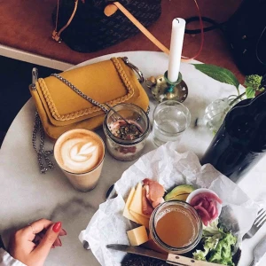  - Väska från hm. Frakt tillkommer 