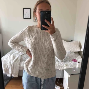  - Super mysig tröja från Hollister, passar att ha både som jultröja men också på sommaren som en tjockare tröja på kvällen!!