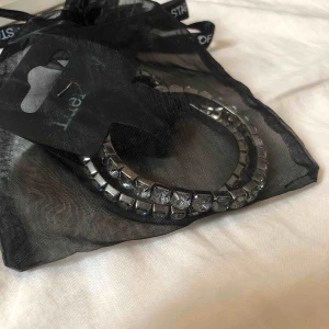  - Fint glittrigt armband💓