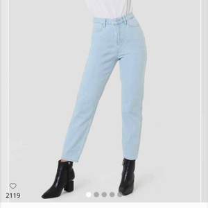 Supersnygga ljusblåa jeans från nakd. Använd fåtal gånger. Köparen står för frakten:)