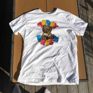  - Teddy fresh t-shirt. Bara använd ett fåtal gånger och är i princip ny. Frakten är 50kr extra