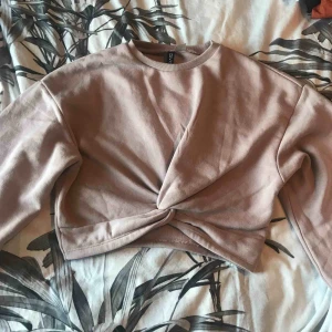  - Magtröja ifrån H&M Använd 1 gång! :)