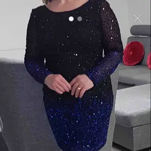 En helt ny magisk svart blå glittrig klänning , vi kan diskutera priset