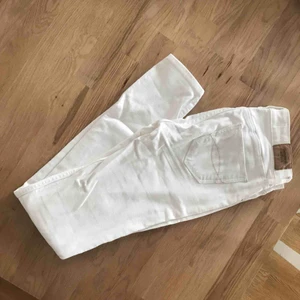  - Vita byxor från Abercrombie&Fitch! W24 L29