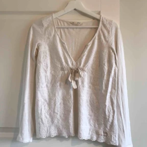  - Blus från Odd Molly, strl 1 (S). Gulnat lite i armhålorna men inget som syns på