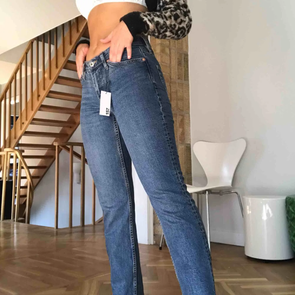 Supersnygga byxor från Lager 157🤩  aldrig använda med lappen kvar! Passar bra till blusar eller t-shirts👚 Hör gärna av dig om frågor ang mått mm👍🏼. Jeans & Byxor.