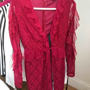 Jättefin rosa/cerise/röd klänning från plt. Aldrig använd. Passar 34/36