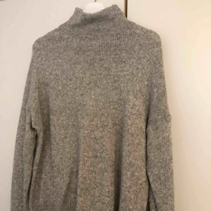  - Stickad tröja från NA-KD i fint skick ✨ Köpare står för frakt eller möts upp i Göteborg