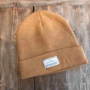  - Beige mössa använd fåtal gånger. Nyskick. 