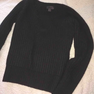  - Stickad tröja i storlek XS. Passar även Small. Använd någon enstaka gång.  • Köparen står för frakt! Storlek XS.