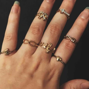  - 20kr/st + frakt  100kr för allt inkl frakt 