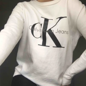  - köparen står för eventuell frakt😊tröjan är i bra skick!