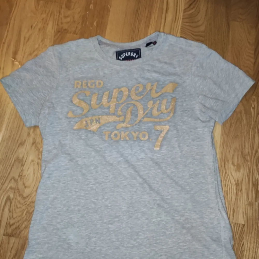 Superdry storlek S. T-shirts.