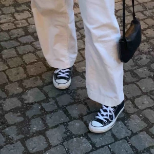  - Säljer min kompis as fräscha låga converse. Superbra skick och perfekta nu till vår och sommar😁💕💕