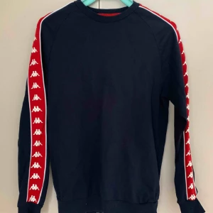 Kappa crewneck stl S - crewneck från Kappa🎈använd ca 5 gånger🎈väldigt fint skick🎈kan mötas upp i Stockholm eller fraktas