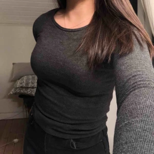 Fin tröja från Gina - Fin tajt tröja från Gina!💞