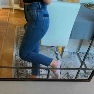  - Jeans från h&m med kontraster! Som i nyskick, frakt tillkommer