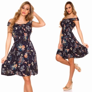  - Kort sommarklänning i blommig design.  Material: Viskos.   Färg: blå-blommig.   Storlek: L/XL.  Fri frakt   https://www.nellasshop.com/products/blommig-sommarklanning