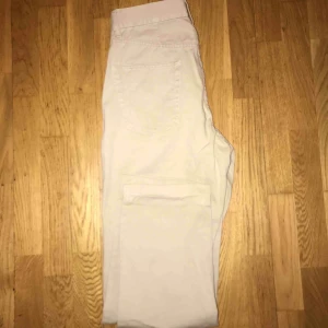  - Begiea jeans från Discipline Jeanswear, sjukt snygga har användt dem ett få par gånger. Har dem storlek S ganska stora i benen. Köparen betalar frakt på ca 50kr👌🏾