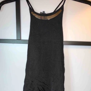  - Svart linne från river island storlek xxs, ny oanvänd inga fläckar!! Det är från kameran 