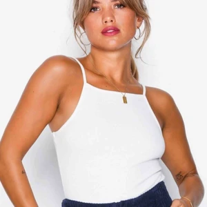 Nelly - Skit snygg topp från nelly!