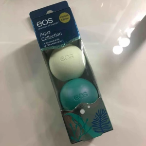  - Två pack EOS läppbalsam. Obruten förpackning. Lyckas inte hitta vad dofterna heter men har ett likadant kit själv och den ena tror jag är lik eos ”honeysuckle” och den andra känns lite mintig/Plumpig. +25kr i frakt❣️