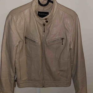  - Beige skinnjacka 